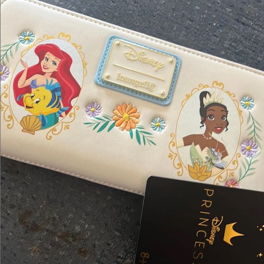 Disney Princess Loungefly wallet ( NWT )